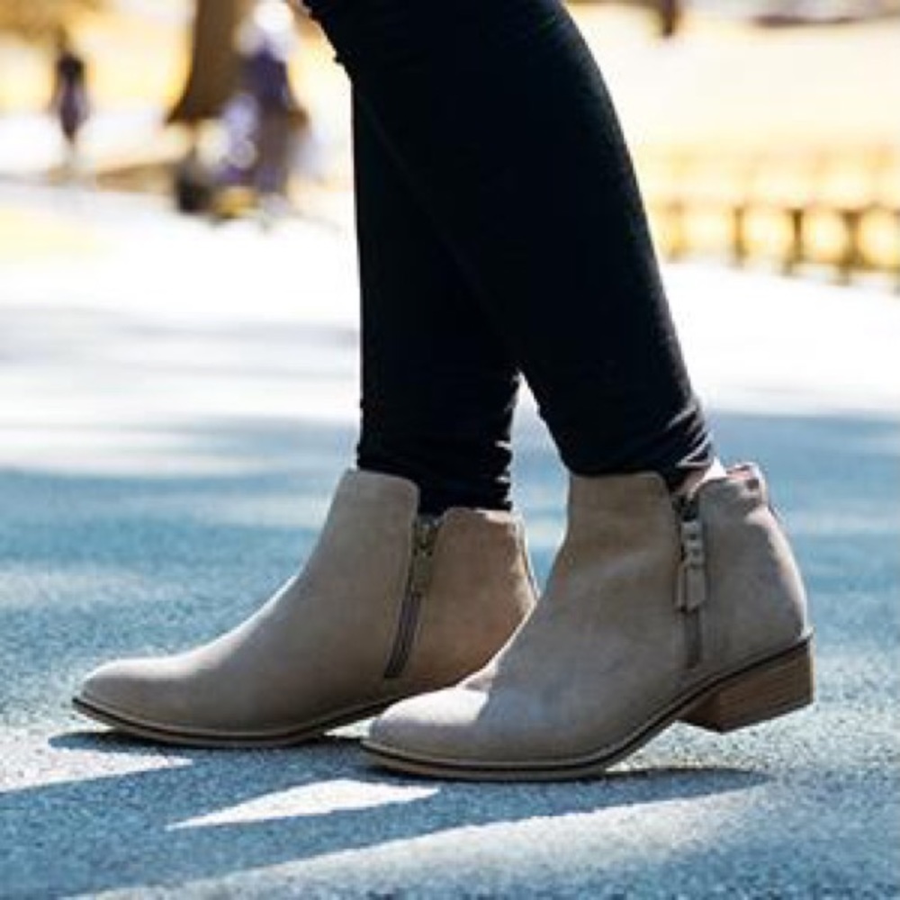 Blondo Linda Tan Ankle Booties - Picture 2 of 11